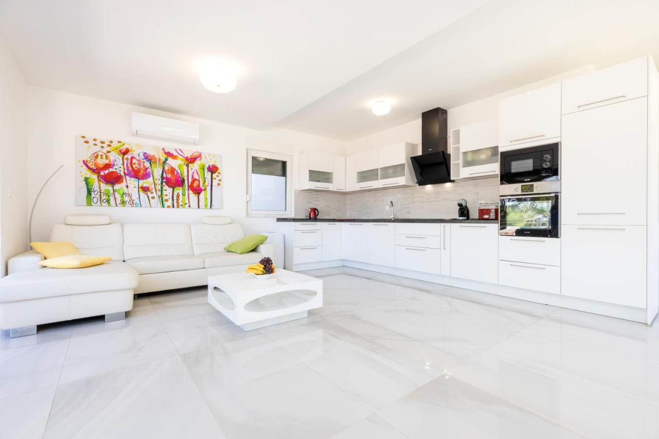 מאלי לוסיניי Apartments Olea מראה חיצוני תמונה